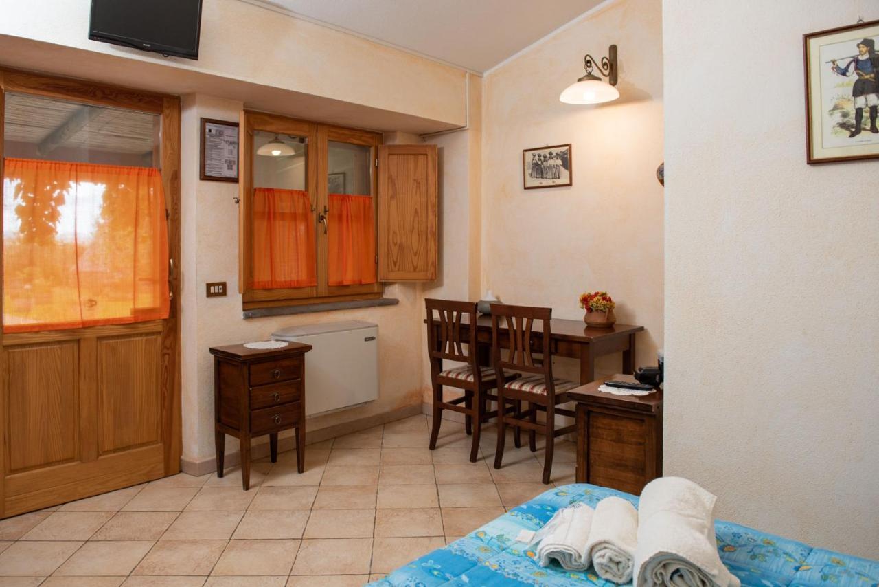 Agriturismo Nuragh'Elighe Sindia Bagian luar foto