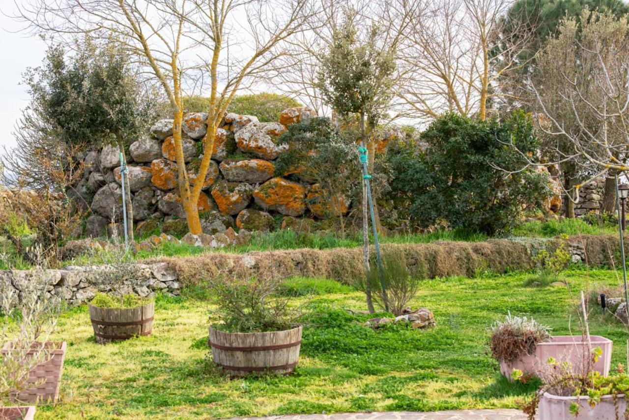 Agriturismo Nuragh'Elighe Sindia Bagian luar foto