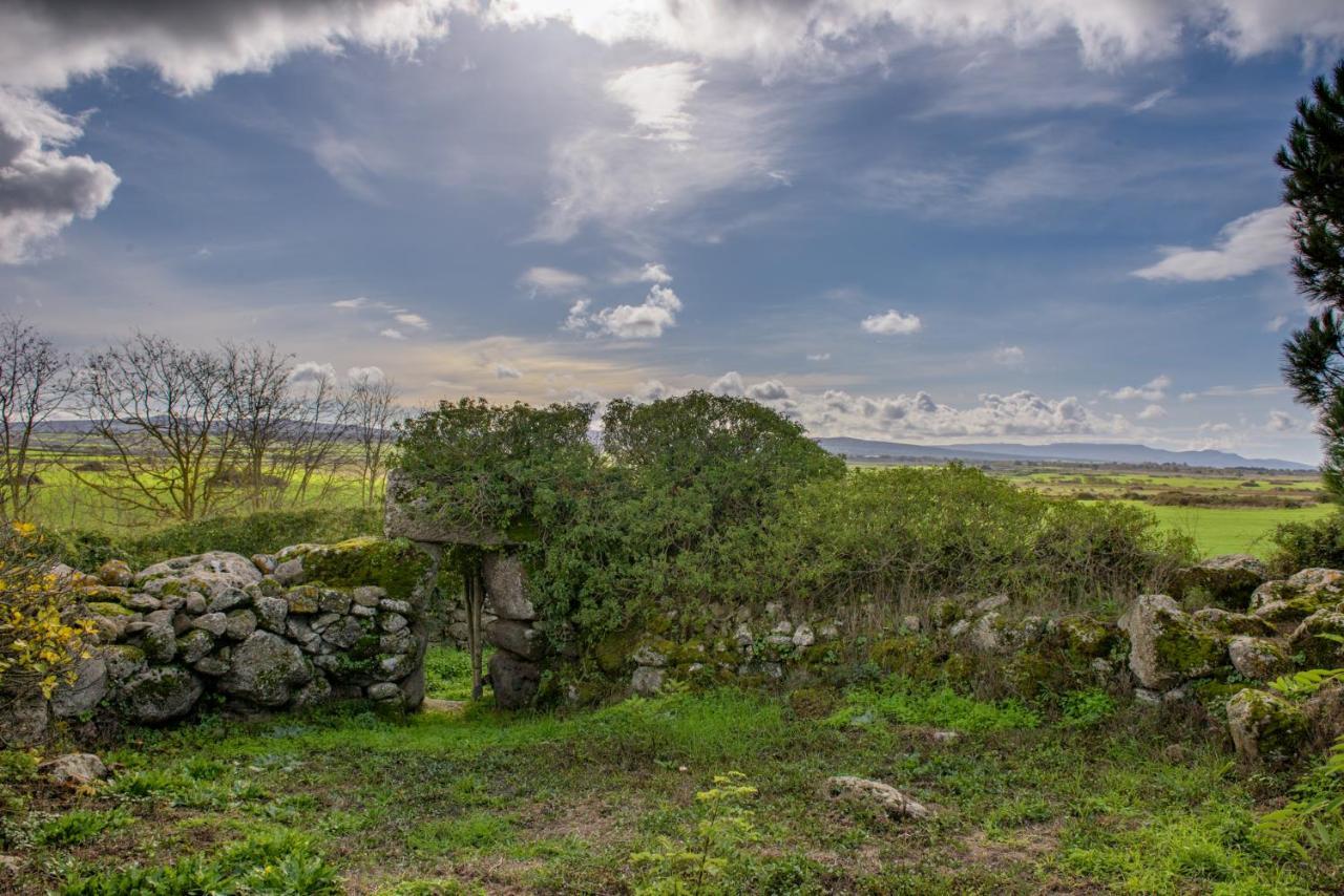 Agriturismo Nuragh'Elighe Sindia Bagian luar foto